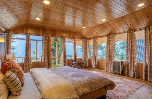 Banjar Cabina | Tragopan Chalet’s- Oak Luxury Cabin with balcony