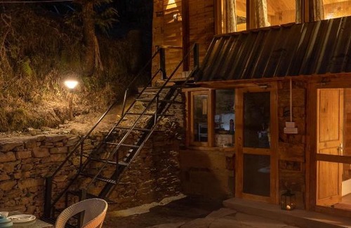 Banjar Cabina | Tragopan Chalet’s- Oak Luxury Cabin with balcony