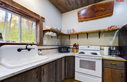 Wetmore Cabina | Trail 7*Air Hockey*Pool Table*Trailer Parking