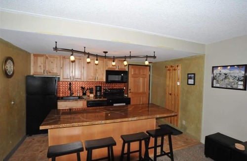 Peak 9 Condominio | Trail's End 509 Downtown Condos with on-site Hot Tub