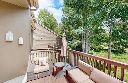 Elkhorn Village Apartamento | Trail & Tee Retreat