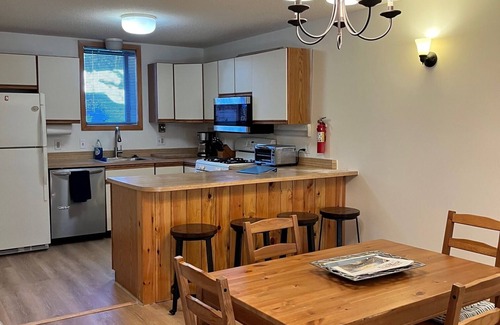 Wilmington Condominio | Trailblazers Retreat-views of the green and just 10 mins to Mt Snow!