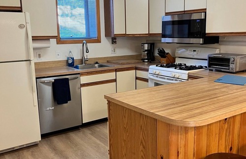 Wilmington Condominio | Trailblazers Retreat-views of the green and just 10 mins to Mt Snow!