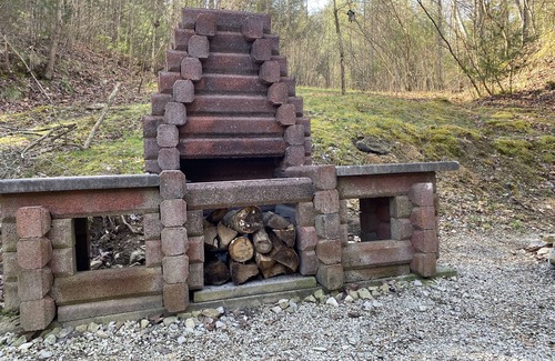 Saint Helens Cabina | Trailer parking, near Hollerwood, Daniel Boone Backcountry Byway, and Climbing