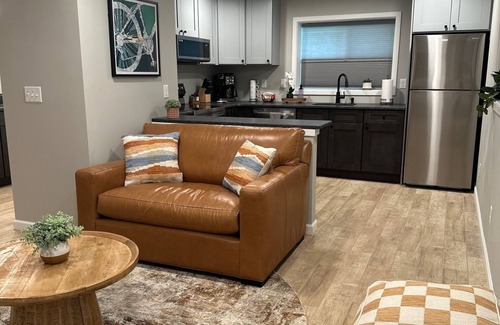Brevard Apartamento | Trailhead Cottage - Half mile to PNF, dog friendly!