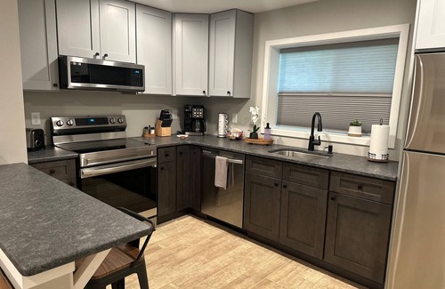 Brevard Apartamento | Trailhead Cottage - Half mile to PNF, dog friendly!