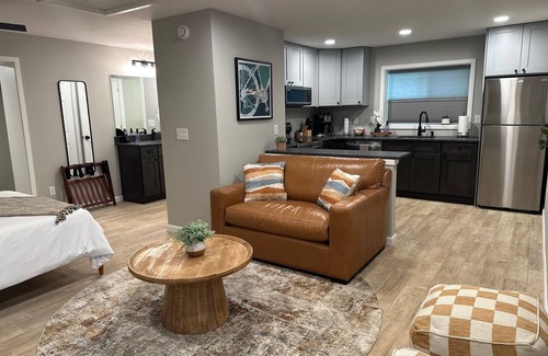 Brevard Apartamento | Trailhead Cottage - Half mile to PNF, dog friendly!