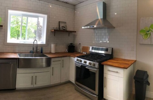 Belleville Casa | Trails End by the Bay of Quinte & Tracks