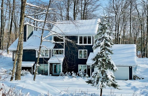 Birchwood Farms Casa | Trails End Cedar Lodge: Beautiful three bedroom home in Birchwood Farms