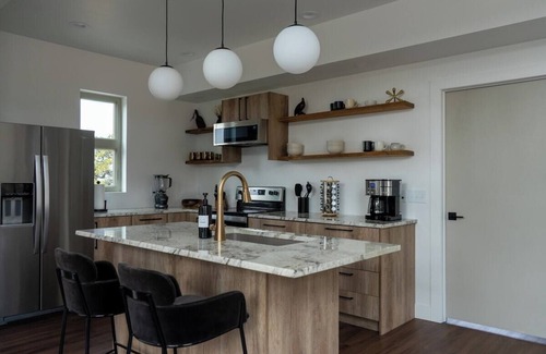 Zapata Cabina | Trails End Getaway · Modern Cabin w/ Hot Tub near Sand Dunes Nat'l Park