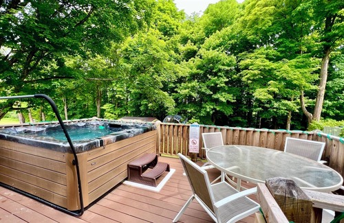 Wakefield Casa | Trailside #3 ~ Winter Fun Retreat! Ski, Snowboard, Snowmobile, Hot Tub, Hiking!