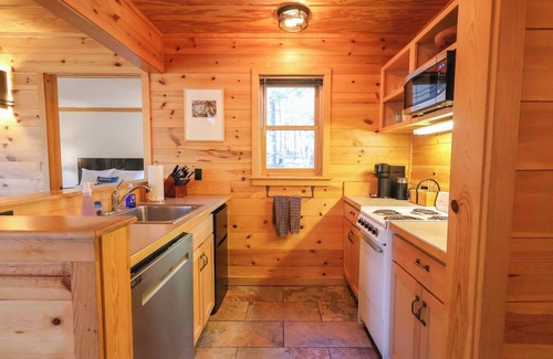 Mazama Cabina | Trailside Retreat 2 bedroom cabin at Wilson Ranch