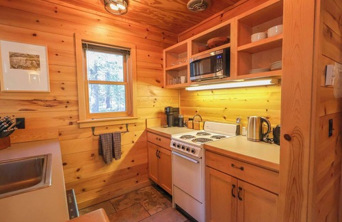 Mazama Cabina | Trailside Retreat 2 bedroom cabin at Wilson Ranch