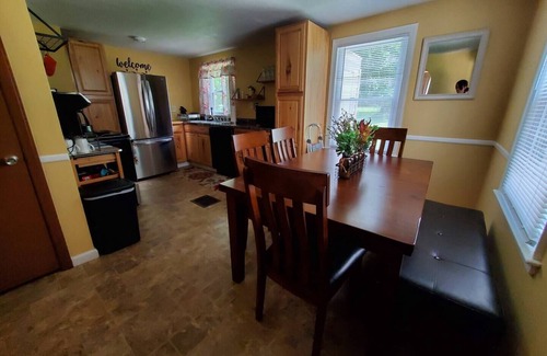 Raytown Casa | Trailview: Walk to Stadium, Rock Island , Dogs OK
