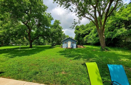 Raytown Casa | Trailview: Walk to Stadium, Rock Island , Dogs OK