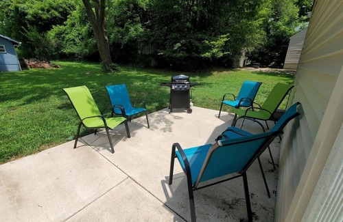 Raytown Casa | Trailview: Walk to Stadium, Rock Island , Dogs OK