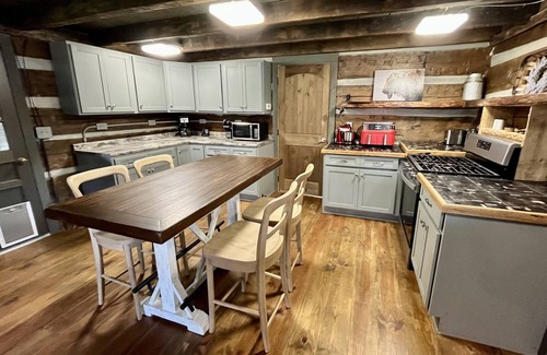 Winona Cabina | Trailway to Heaven Log Cabin - 1000 ft from Brimstone Trail #6