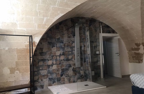 Isola del Borgo Antico Apartamento | TRAMONTANA apartment with whirlpool shower in the room