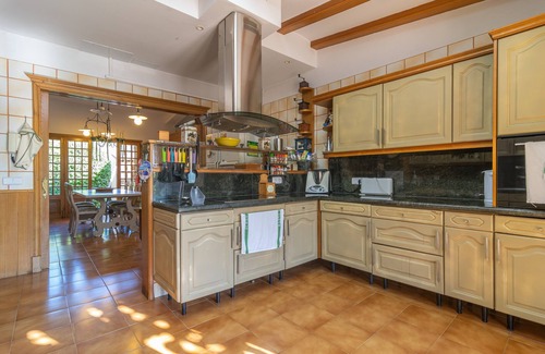 Lloseta Villa | TRAMONTANA - Fabulosa casa con piscina privada a los pies de las montañas. Wifi gratis.