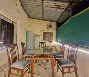 Pali Hill Apartamento | Tranquil - 1 BHK with Pocket Terrace