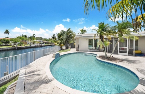 Coral Ridge Isles Casa | Tranquil 2 BDRM Waterfront Escape with Pool