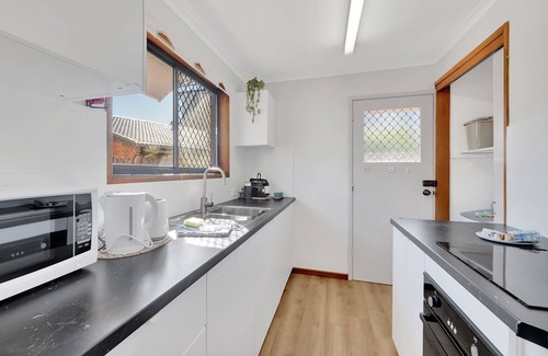 Redcliffe Casa | Tranquil 2-Bed Townhouse Close to Redcliffe Beach