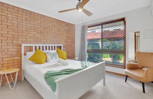 Redcliffe Casa | Tranquil 2-Bed Townhouse Close to Redcliffe Beach