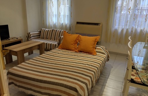 Gandia Apartamento | Tranquil 2-bedroom apartment with AC in charming Gandia