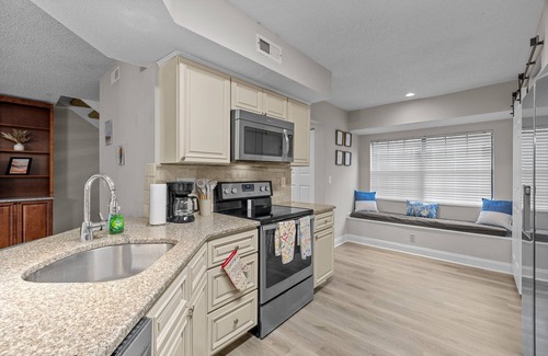Northwest Raleigh Casa | Tranquil 2-bedroom townhome in Raleigh. Close to shopping and restaurants.