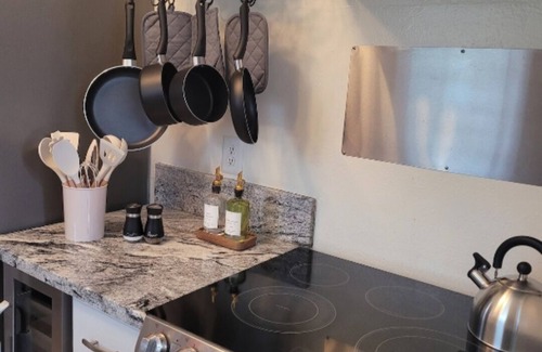 Berkeley Manor Casa | Tranquil 2-bedroom house with AC in Spring Hill