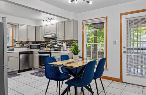 Springfield Casa | Tranquil 2-bedroom house with a massage chair and a multi-purpose 3rd room