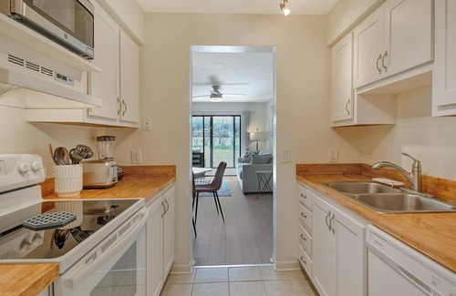 The Meadows Condominio | Tranquil 2bed/2bath condo Golf Course Front in the Meadows