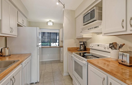 The Meadows Condominio | Tranquil 2bed/2bath condo Golf Course Front in the Meadows