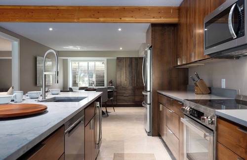 Sandy Casa | Tranquil 2BR Home - Walkout Basement by Cottonwood Canyons with Creek