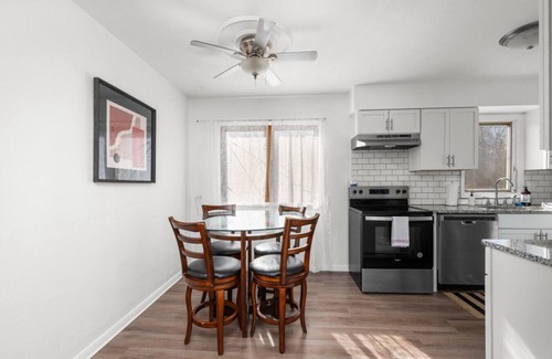 Davenport Casa | Tranquil 2BR Townhome~ Close to City Charm