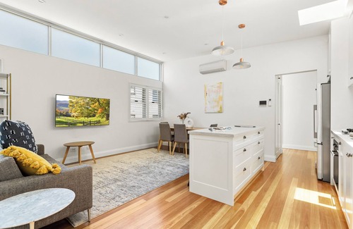 Randwick Apartamento | Tranquil 2BR Unit near Hospitals & UNSW with King Beds, Balcony, and Free WiFi