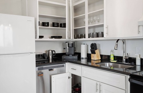 Pacifica Apartamento | Tranquil 2BR with Coastal Mountain Views