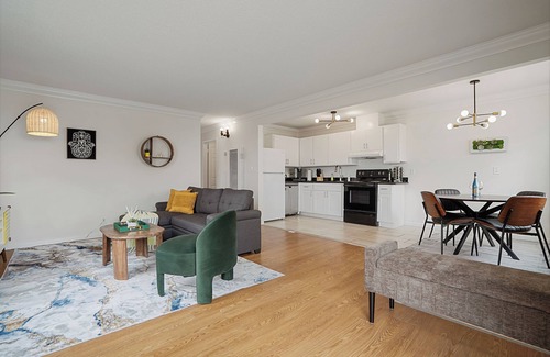 Pacifica Apartamento | Tranquil 2BR with Coastal Mountain Views