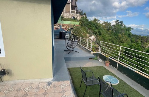 Saint Andrew Apartamento | Tranquil 3-bedroom apartment with WiFi in Kingston