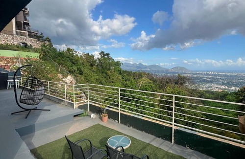Saint Andrew Apartamento | Tranquil 3-bedroom apartment with WiFi in Kingston
