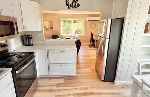 Bremerton Cabaña | Tranquil 3-bedroom cottage with AC in Bremerton