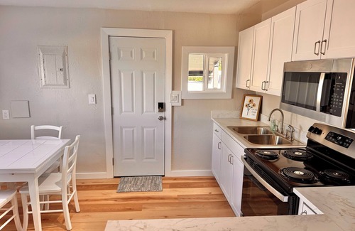 Bremerton Cabaña | Tranquil 3-bedroom cottage with AC in Bremerton