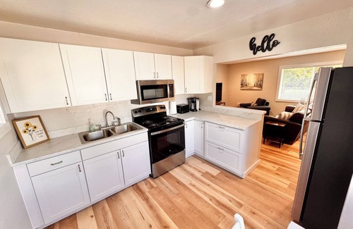 Bremerton Cabaña | Tranquil 3-bedroom cottage with AC in Bremerton