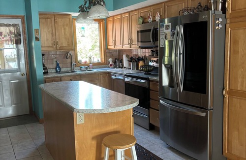 Saint David Casa | Tranquil 3-bedroom house on Long Lake