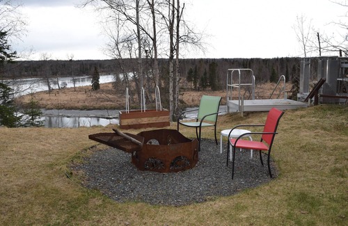 Soldotna Casa | Tranquil 3-bedroom house overlooking Kenai River