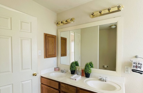 Porter Casa | Tranquil 3-bedroom house with AC in charming Porter - IAH