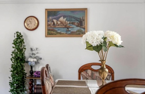Narrabundah Casa | Tranquil 3 Bedroom Retreat