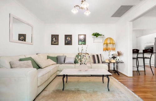 Narrabundah Casa | Tranquil 3 Bedroom Retreat
