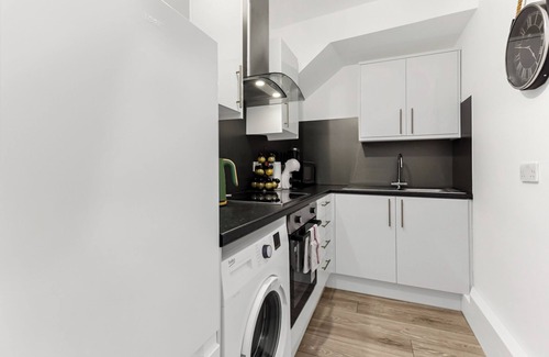 Canonbury Casa | Tranquil 3 BR Escape: For Families or Groups