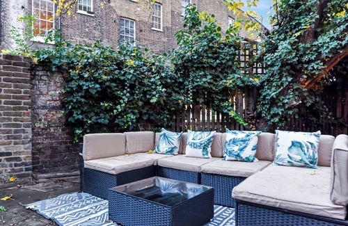 Canonbury Casa | Tranquil 3 BR Escape: For Families or Groups